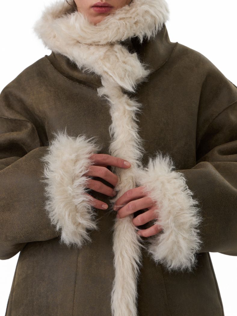 Дубленка двусторонняя с длинным мехом кремово-шалфейная - фото 8